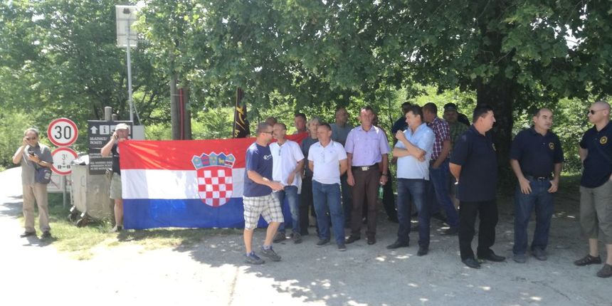 Prosvjed na Plitvičkim jezerima