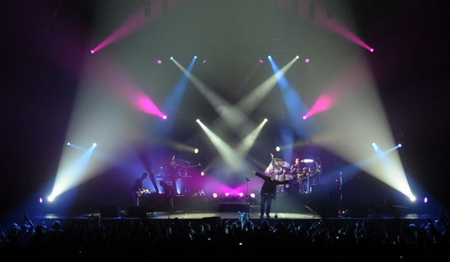 Split, 131109.
Skotski band “Simple Minds odrzao koncert u splitskoj  Spaladium Areni. Kao predgrupa nastupio je trio Vlatko Stefanovski.
Foto: Jadran Babic / CROPIX