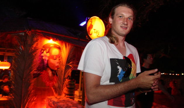 Zadar, 030710. U sklopu hotela Pinija u Petrcanima  poceo je peti po redu Garden Festival koji ce trajati do 11. srpnja. Na fotografiji: Todor Gecevski bivsi kosarkas Zadra. Foto: Vladimir Ivanov / CROPIX