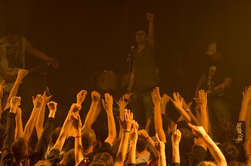 Nakon Porina, Goran Bare i Majke održali su slavljenički koncert u prepunoj Stereo dvorani u Rijeci.