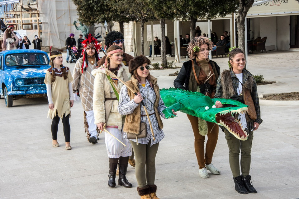 Paški zimski karneval 2017.- Maškarane skupine u karnevalskoj povorci Paški zimski karneval 2017.- Maškarane skupine u karnevalskoj povorci