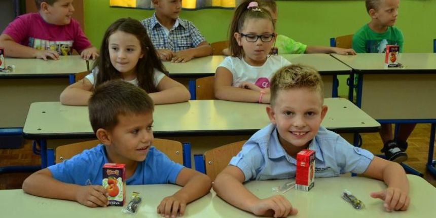 Slavonski Brod – Prvog dana nastave s prvasicima su u ucionici bili i roditelji. Photo: Ivica Galovic/ PIXSELL Autor  Ivica Galovic/PIXSELL Ključne riječi  nastava, prvasici, djeca, osnovna skola, ucenici, prvi dan nastave