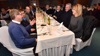 Drženje zadarskih SDP-ovaca u hotelu Kolovare. Foto: Dino Stanin/PIXSELL