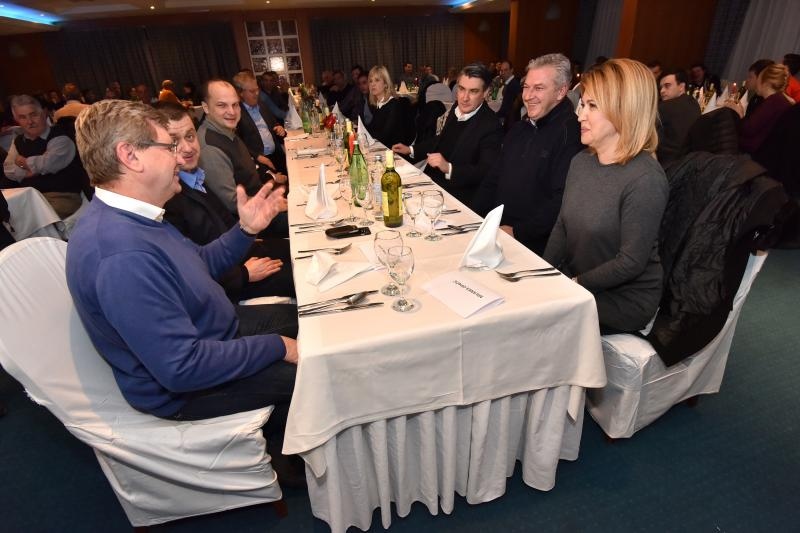 Drženje zadarskih SDP-ovaca u hotelu Kolovare. Foto: Dino Stanin/PIXSELL