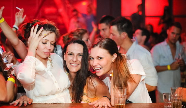 Pag, 230712.
Zrce.
Feel free fest na Zrcu, night party.
DJ Rehab, MC Mitch Crown.
Foto: Goran Telak / CROPIX