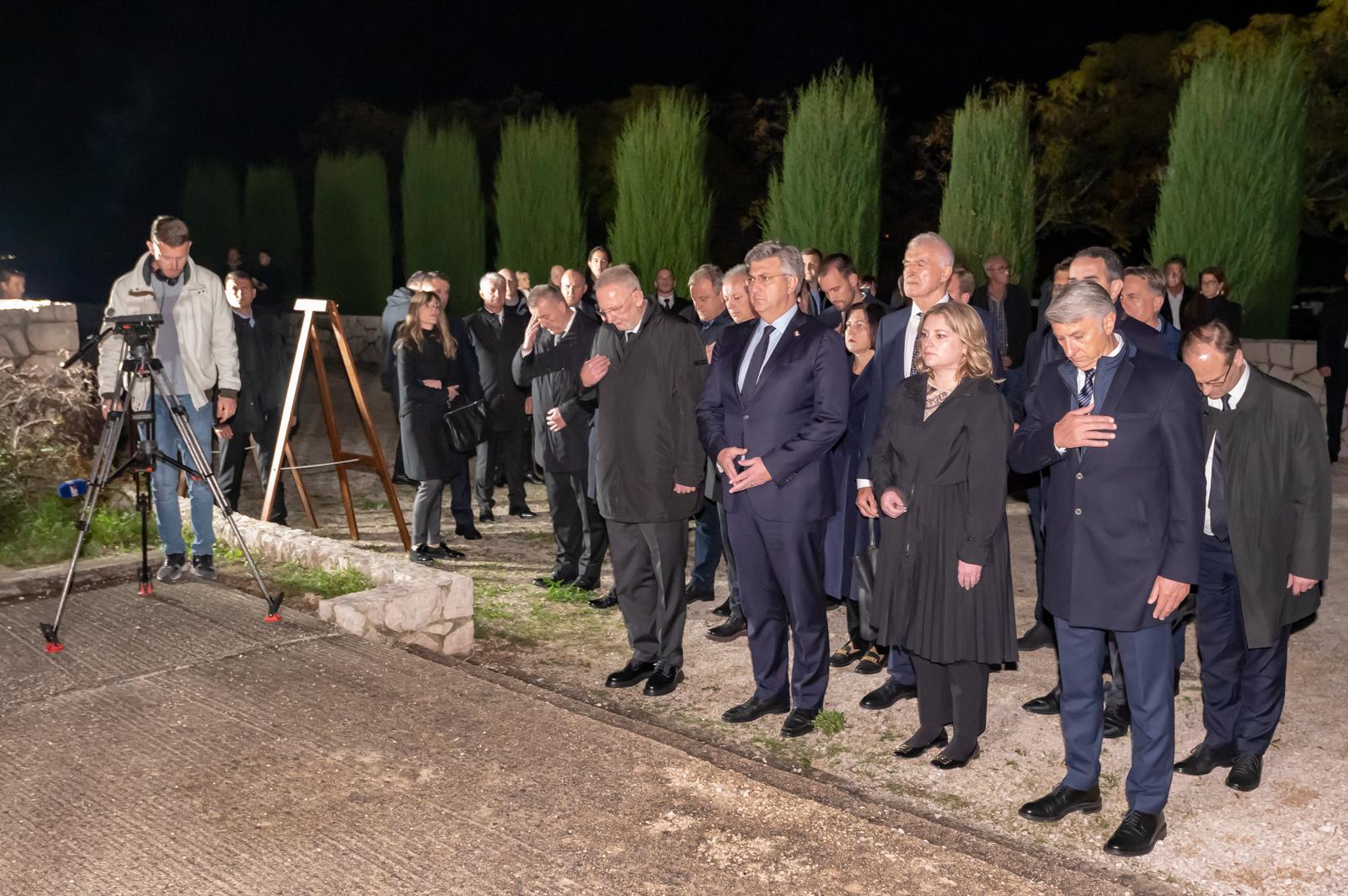 Andrej Plenković obilježio Dan sjećanja u Škabrnji Andrej Plenković obilježio Dan sjećanja u Škabrnji