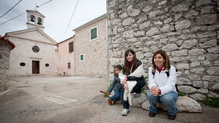 Top model Lorena Dias Terezinho i njena sestra Mara Dias, pronašle davno izgubljenu obitelj u Bibinjama, foto: Leo Banić Top model Lorena Dias Terezinho i njena sestra Mara Dias, pronašle davno izgubljenu obitelj u Bibinjama, foto: Leo Banić