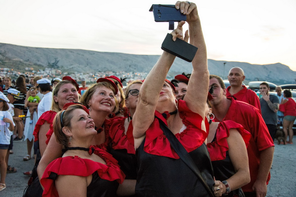 Paški ljetni karneval 2017 – maškarana povorka