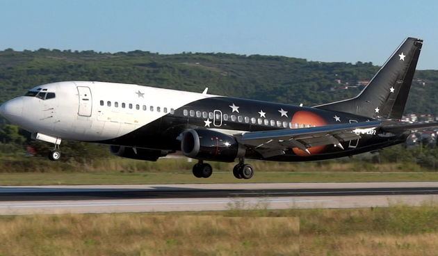 Boeing 737-300 Titan Airways