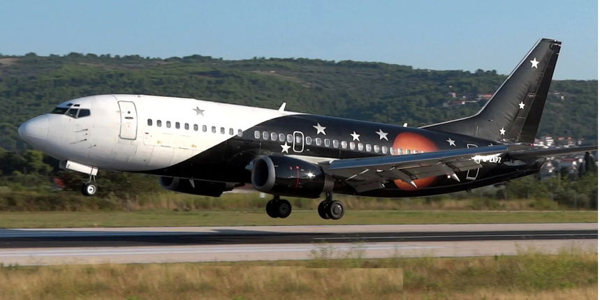 Boeing 737-300 Titan Airways