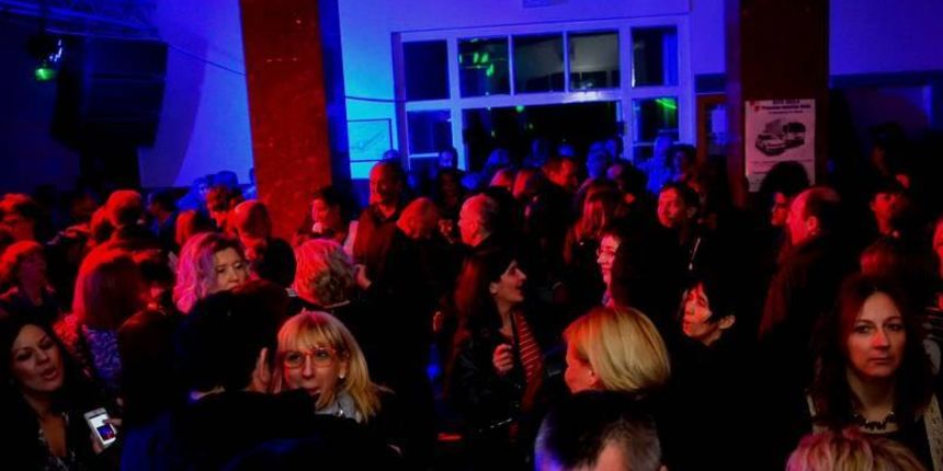 Pred vratima smo šibenske Disco Gimnazije Pred vratima smo šibenske Disco Gimnazije