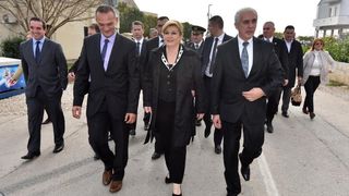 Predsjednica Kolinda Grabar Kitarović položila vijenac i zapalila svijeće za žrtve Škabrnje, Foto: Dino Stanin/PIXSELL
