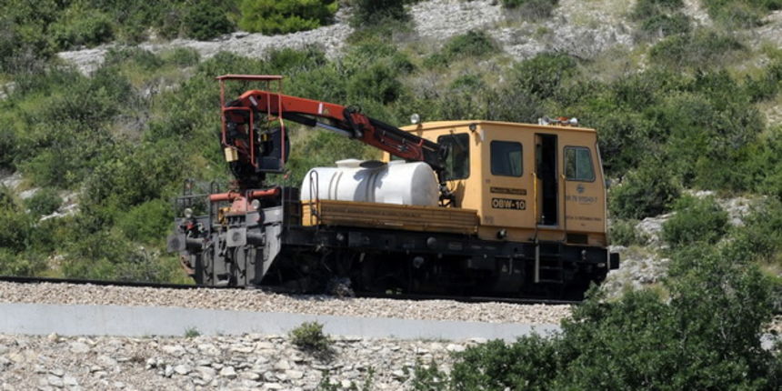 Pružno vozilo, Paun Paunovic / CROPIX