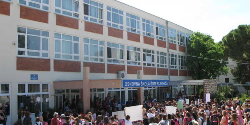 OŠ Šime Budinića, učenici, školsko dvorište