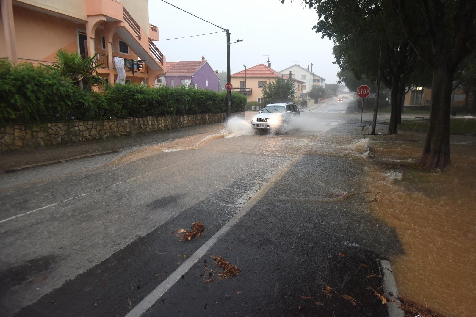 Kišna kataklizma u Zadru: poplavljen cijeli grad