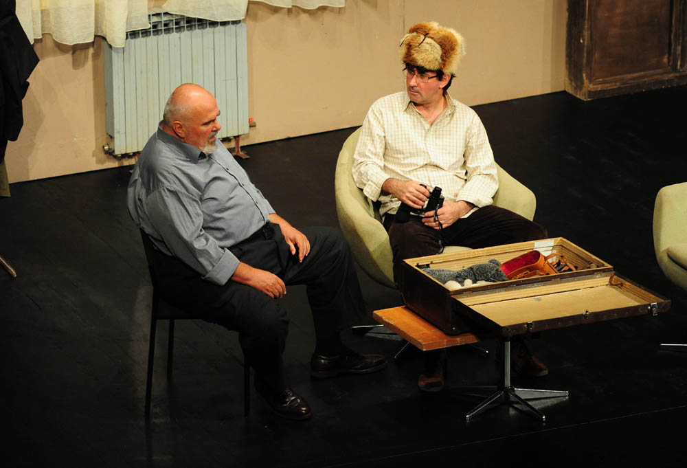 Zadar, 19.10.2012. snimio: Nenad Marčev
komedija
D. Kovačević: PROFESIONALAC ili Tužna komedija po Luki,
Kazališna družina ”Glumci u Zagvozdu” &
SATIRIČKO KAZALIŠTE KEREMPUH
redatelj: Bogdan Diklić
igraju: D. Ljuština, V. Mlikota,
A. Zadar, 19.10.2012. snimio: Nenad Marčev
komedija
D. Kovačević: PROFESIONALAC ili Tužna komedija po Luki,
Kazališna družina ”Glumci u Zagvozdu” &
SATIRIČKO KAZALIŠTE KEREMPUH
redatelj: Bogdan Diklić
igraju: D. Ljuština, V. Mlikota,
A.