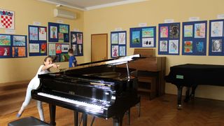 U koncertnoj dvorani Glazbene škole otvorena izložba “Likovnionica” U koncertnoj dvorani Glazbene škole otvorena izložba “Likovnionica”