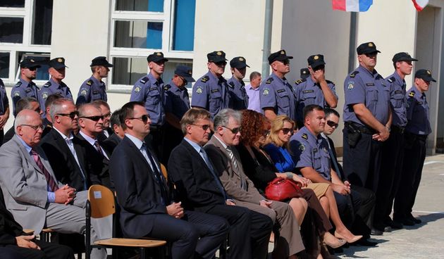 U prigodi Dana hrvatske policije i njihovog zaštitnika Sv.Mihovila danas je u PU Zadarskoj održana prigodna svečanost.U nastavku svečanosti, pokaznu vježbu samoobrane izveli su pripadnici interventne jedinice PU Zadarske te su podijeljena priznanja nagrađ