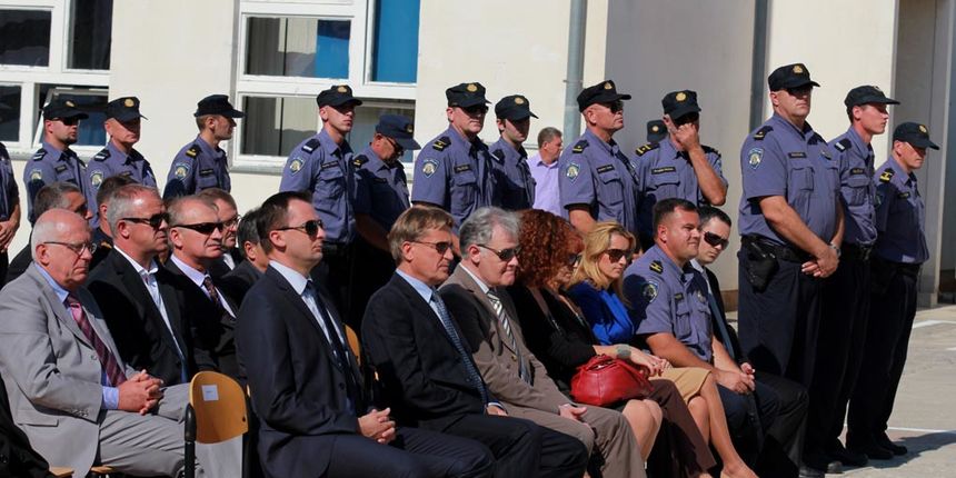 U prigodi Dana hrvatske policije i njihovog zaštitnika Sv.Mihovila danas je u PU Zadarskoj održana prigodna svečanost.U nastavku svečanosti, pokaznu vježbu samoobrane izveli su pripadnici interventne jedinice PU Zadarske te su podijeljena priznanja nagrađ U prigodi Dana hrvatske policije i njihovog zaštitnika Sv.Mihovila danas je u PU Zadarskoj održana prigodna svečanost.U nastavku svečanosti, pokaznu vježbu samoobrane izveli su pripadnici interventne jedinice PU Zadarske te su podijeljena priznanja nagrađ