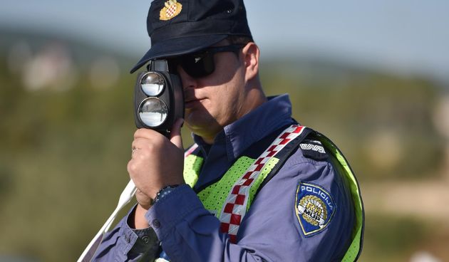 Kontrola prometa, kontrola brzine, policija, prometni policajac