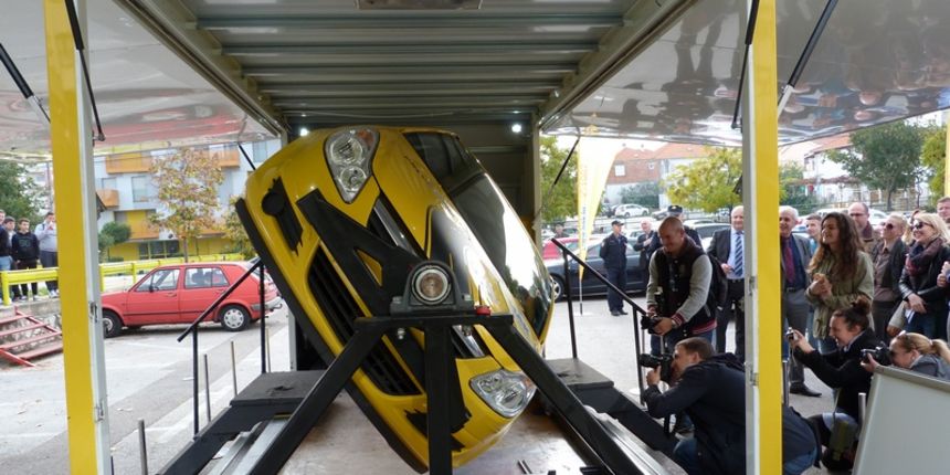 Održane prezentacije simulatora sudara i prevrtanja Održane prezentacije simulatora sudara i prevrtanja