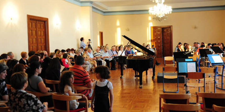 Sveuciliste u Zadru, Zadarski komorni orkestar i Ivan Repusic, foto: N. Marcev Sveuciliste u Zadru, Zadarski komorni orkestar i Ivan Repusic, foto: N. Marcev