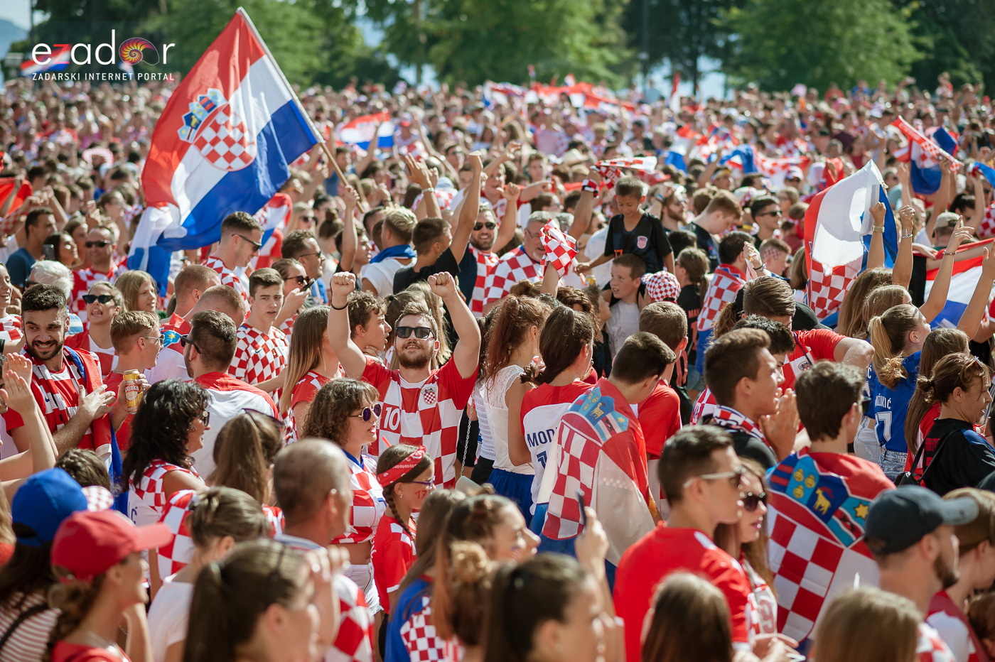 Navijačko ludilo u Zadru za vrijeme i nakon finala Svjetskog prvenstva Navijačko ludilo u Zadru za vrijeme i nakon finala Svjetskog prvenstva