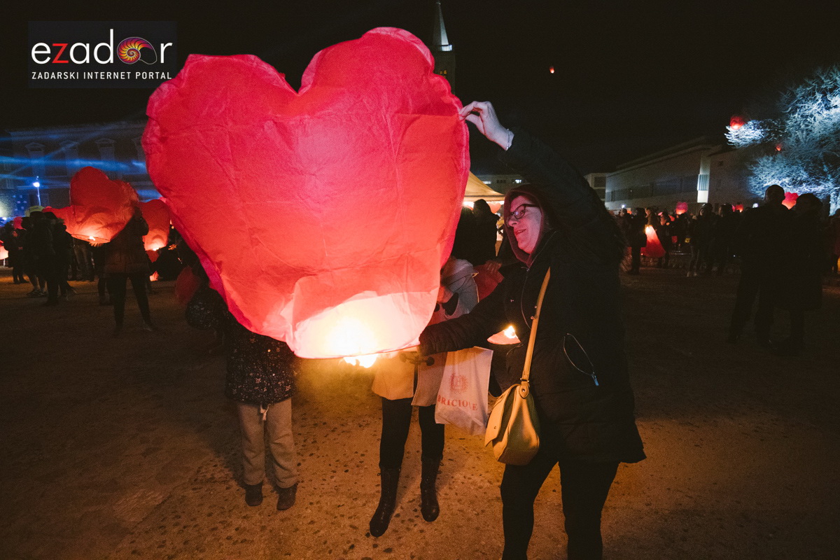 Humanitarni svjetlosni spektakl “Zaželi ljubav 2018.” @ Forum