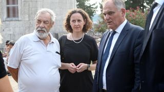 Posljednji ispraćaj Olivera Dragojevića na groblju Sveti Roko u Veloj Luci Posljednji ispraćaj Olivera Dragojevića na groblju Sveti Roko u Veloj Luci