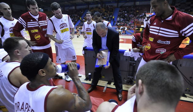 Zagreb, 201111.
Aba Liga utakmica Cedevita – Krka u dvorani 2 Doma sportova. 
Momcad Cedevite za vrijeme time outa.
Foto: Marko Miscevic/ CROPIX
