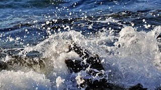 Punta Skala: Sunce tone u beskraj valova