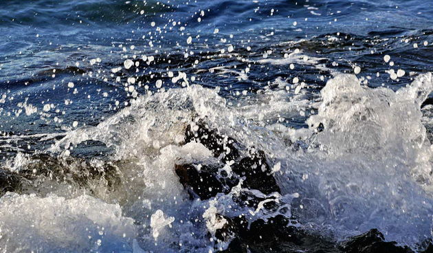 Punta Skala: Sunce tone u beskraj valova