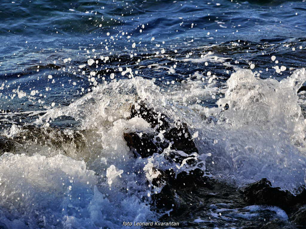 Punta Skala: Sunce tone u beskraj valova