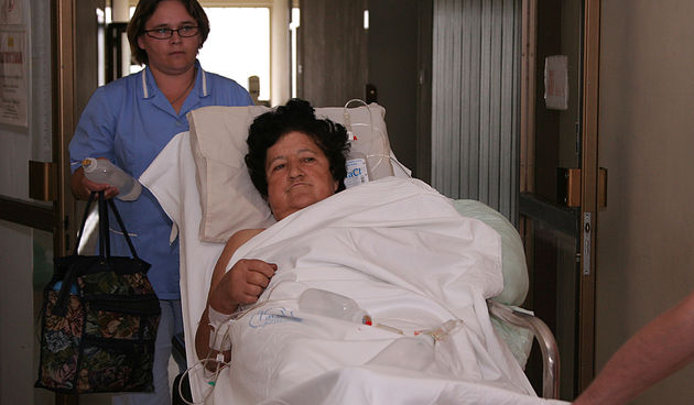 Ogulin, 240910. Marija Klipa, starica stradala u nesreci aviona nad Plaskim. Transportiranje za Zagreb u KB Rebro. Foto: Mario Pusic / Cropix