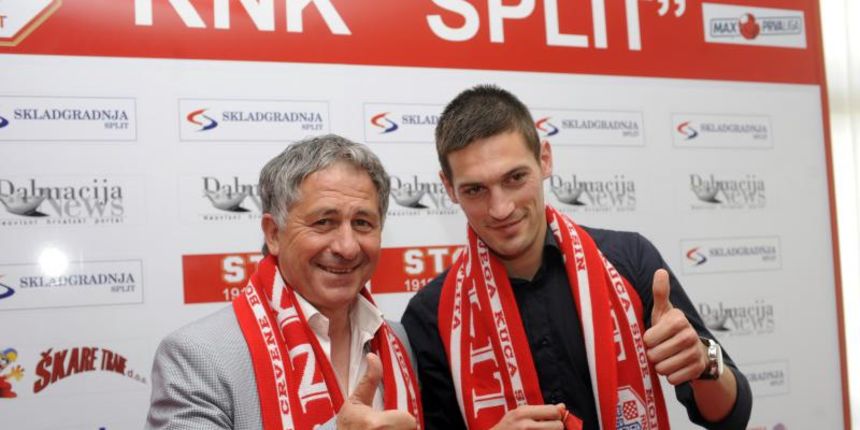 Predsjednik RNK Split Slaven Zuzul predstavio je novog trenera Stanka Mrsica i igraca Antonia Mrsica. Photo: Tino Juric/PIXSELL