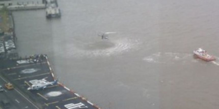 U East River pao helikopter, foto-yFrog/murphym45) U East River pao helikopter, foto-yFrog/murphym45)