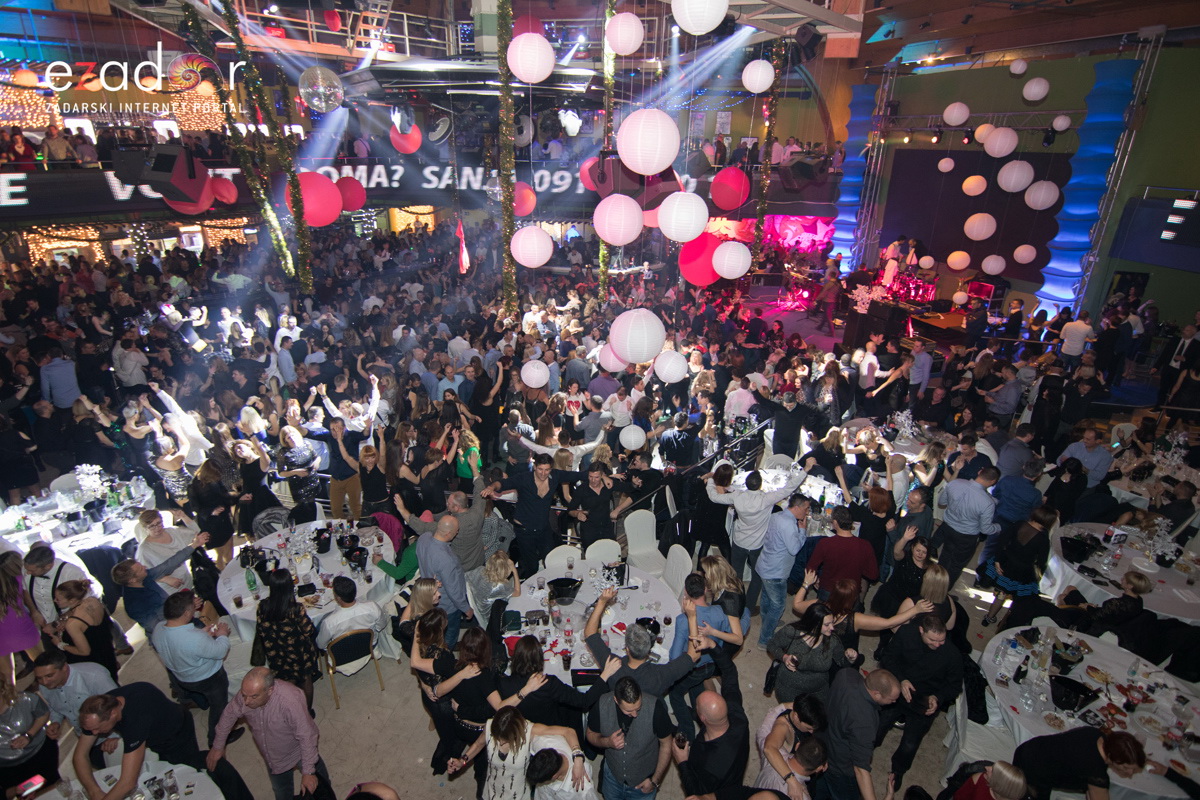 Ludnica u Saturnusu: Najbolji doček u svemiru i šire Ludnica u Saturnusu: Najbolji doček u svemiru i šire