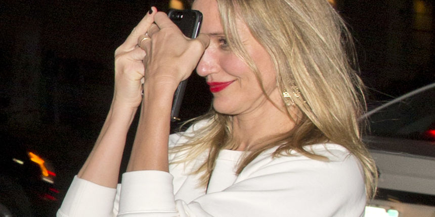 Cameron Diaz mora da je jako zahvalna vrlo upornoj beskućnici. Cameron Diaz mora da je jako zahvalna vrlo upornoj beskućnici.