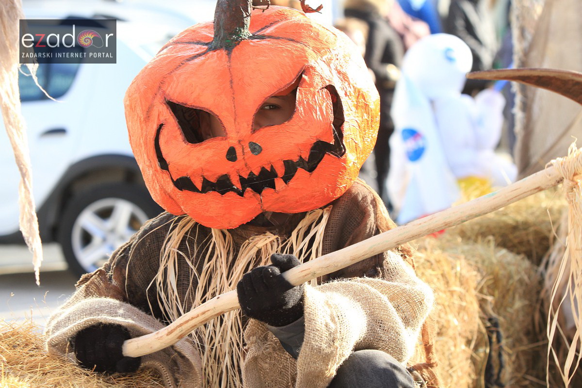 Maškarana povorka Velike Bake u Murteru