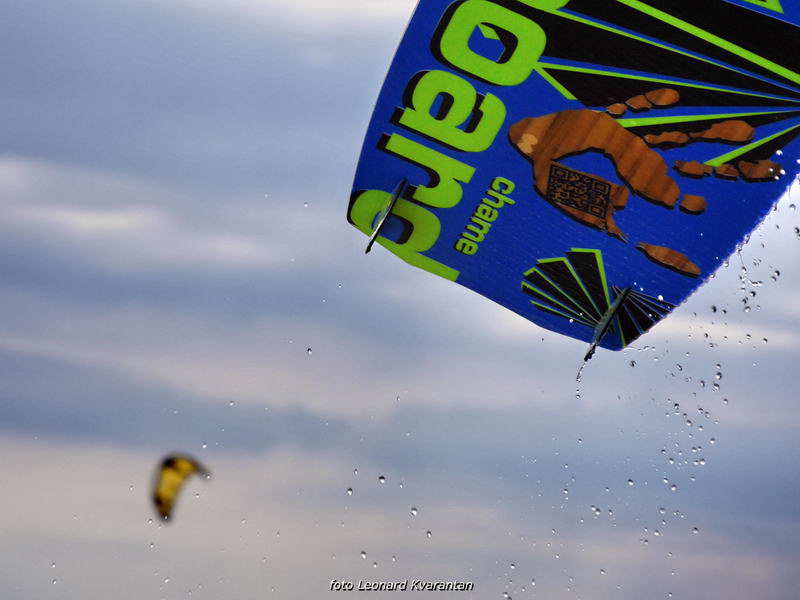 Kite surferi guštaju u Ninu