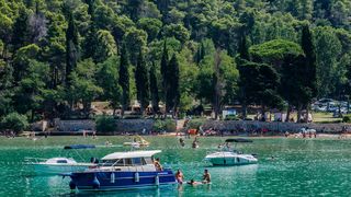 Uvala Lovrečina: Egzotična pješčana oaza na Braču u kojoj su uživali i stari Rimljani Uvala Lovrečina: Egzotična pješčana oaza na Braču u kojoj su uživali i stari Rimljani