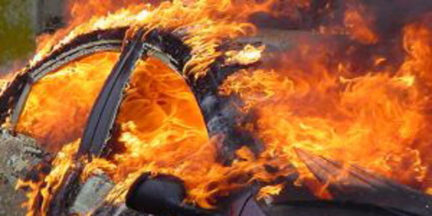 Zapaljeni auto (Foto: tportal.hr)