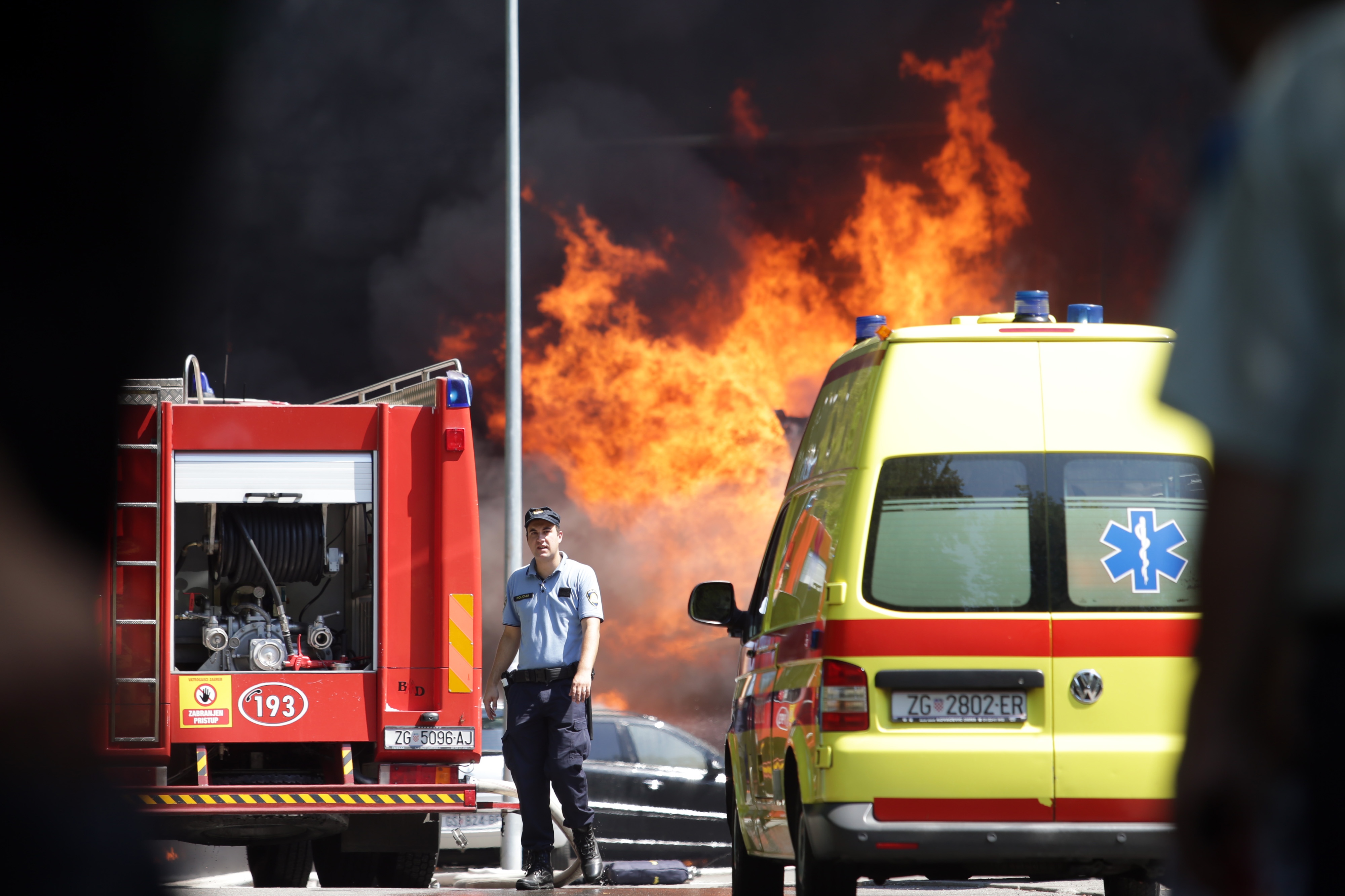 Požar na ŠRC Jelenovac, grad prekriven dimom, zaustavljeni autobusi…