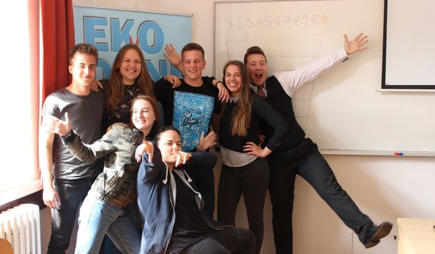 U ponedjeljak u popodnevnim satima, u Prirodoslovno grafičkoj školi održan je eko-kviz znanja – Eko potjera, napravljen po uzoru na popularni kviz na HTV-u