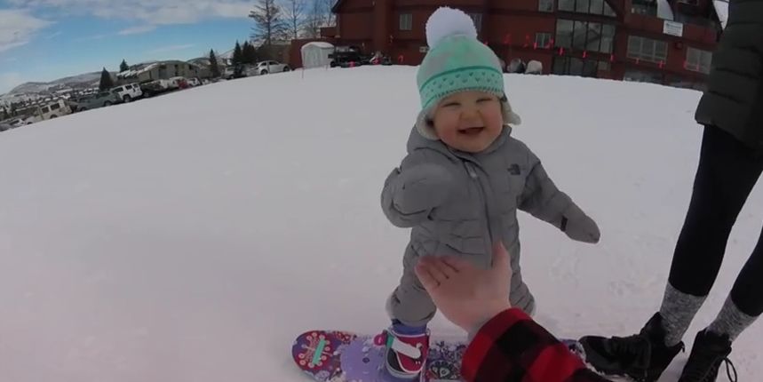 Sloan Henderson, curica koja je s 14 mjeseci savladala snowboad, Foto: Youtube screenshot Sloan Henderson, curica koja je s 14 mjeseci savladala snowboad, Foto: Youtube screenshot