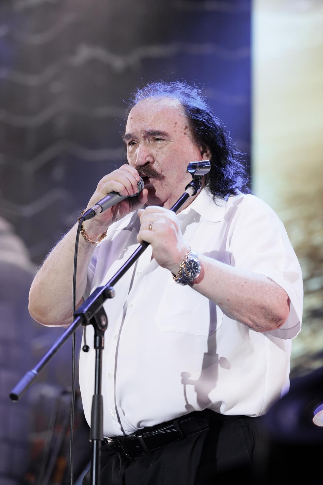 Mišo Kovač i prijatelji na Starom placu u Splitu Mišo Kovač i prijatelji na Starom placu u Splitu