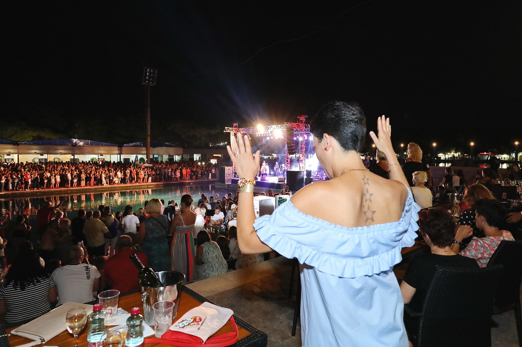 Halid Bešlić maestralno zaključio koncertnu sezonu u Biogradu na Moru