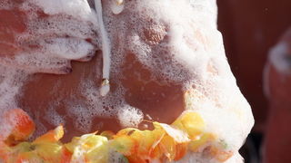 Novalja / Zrce, 260811.
Tematski blok: Pjena party u Aquariusu. Jedan od zastitnih znakova zrcanskog kluba Aquarius je pjena party. Svakodnevni je sastavni dio Aquariusovih After Beach Partyja. Taj jednostavan dogadjaj izuzetno veseli partijanere koji rad