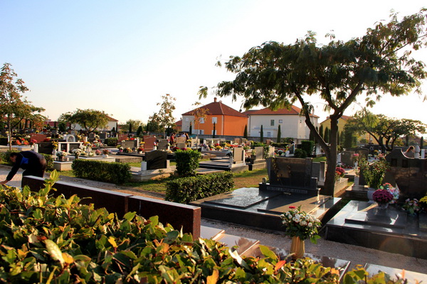 Blagdan Svih svetih na Gradskom groblju Zadar, Foto: Iva Perinčić Blagdan Svih svetih na Gradskom groblju Zadar, Foto: Iva Perinčić