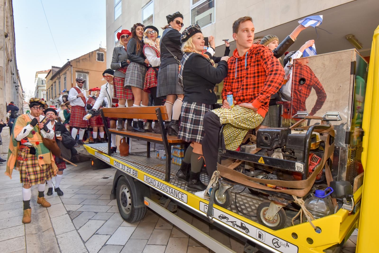 Zadarski karneval 2018: Povorka maškaranih skupina gradskim ulicama Zadarski karneval 2018: Povorka maškaranih skupina gradskim ulicama